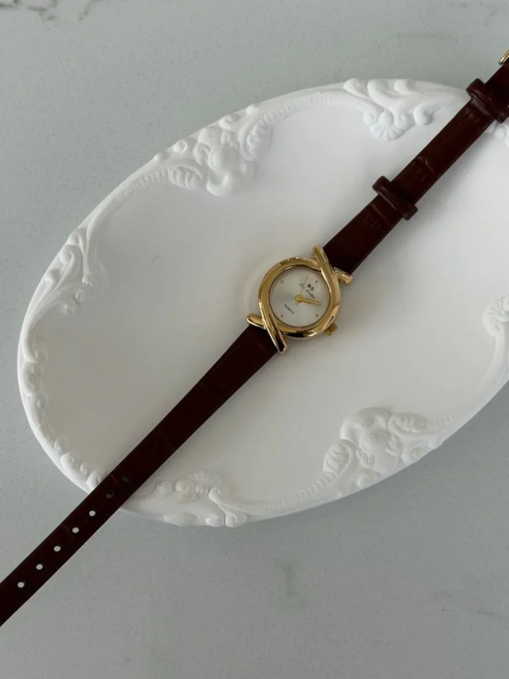 SKU0517 Retro Gold Brown Strap Women Minimalist Watch Bracelet Stainless steel
